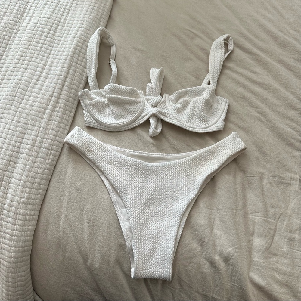 Monday Swimwear bikini ✨